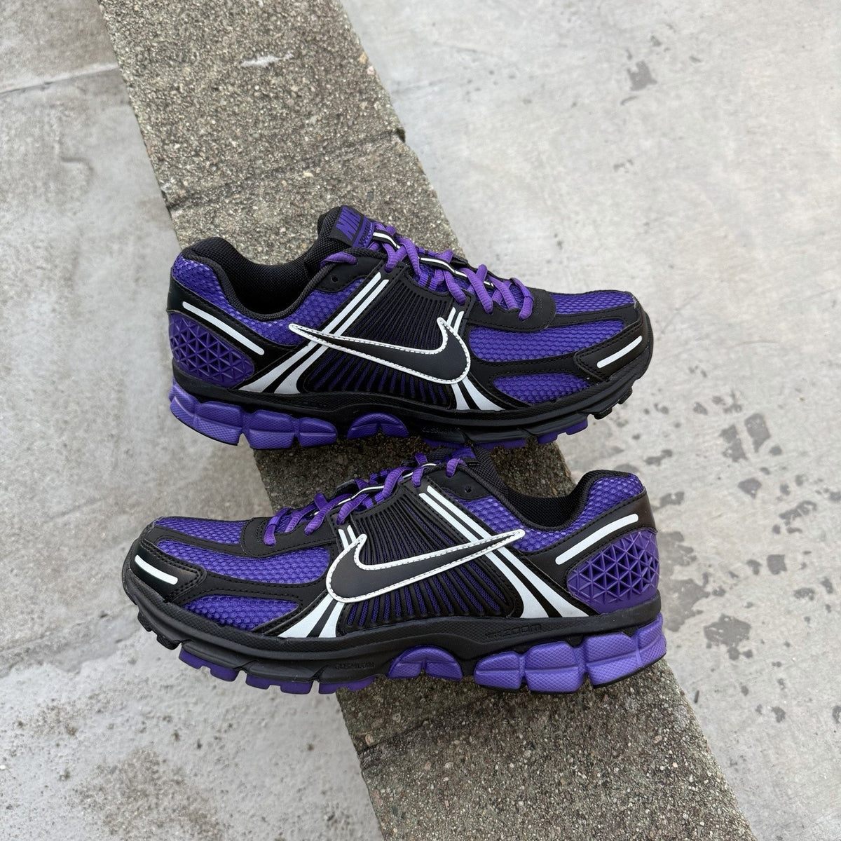 Size 6 - Nike Air Zoom Vomero 5 Black Court Purple