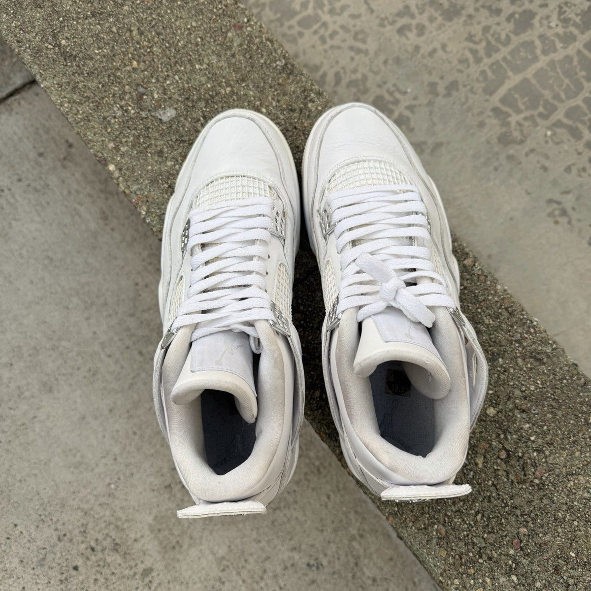 Size 10.5 - Jordan 4 Retro Mid Pure Money