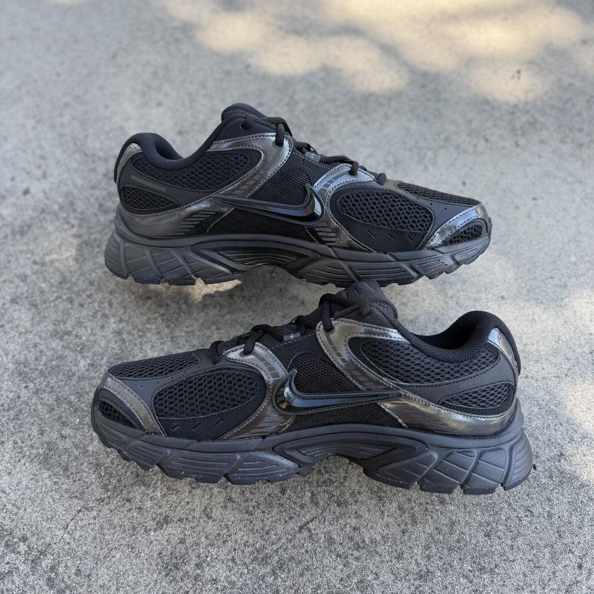 Size 7 - Nike V5 RNR Black Anthracite Smoke Grey GS