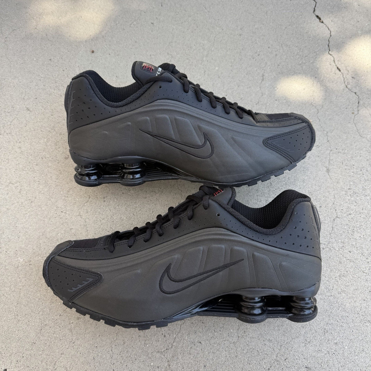 Size 10.5 - Nike Shox R4 2025 Triple Black