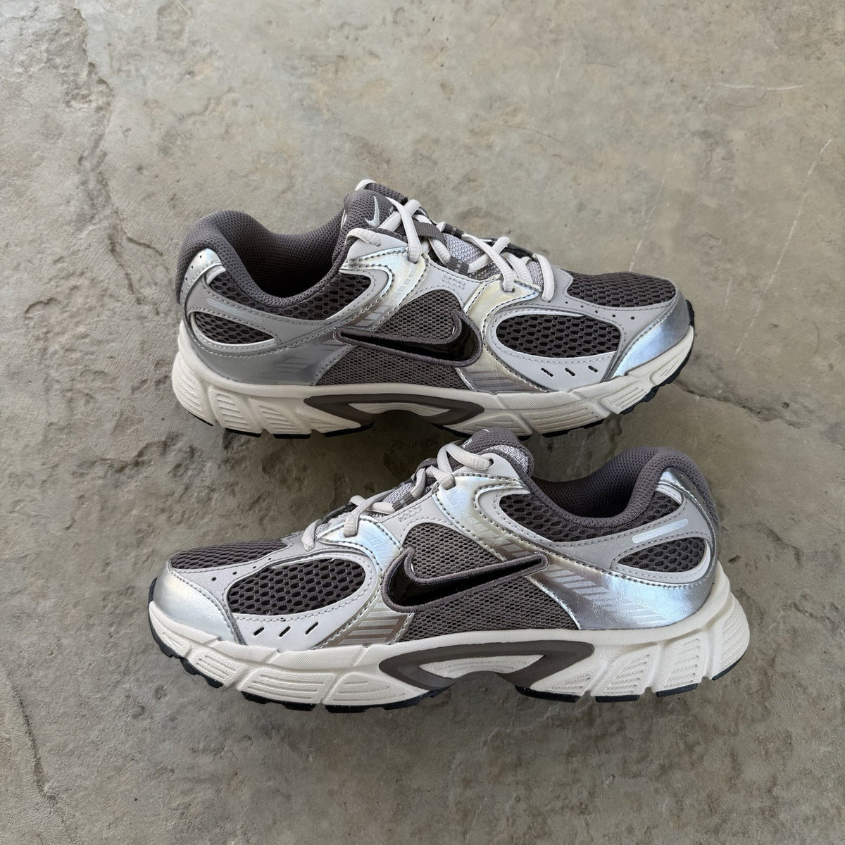 Size 5.5 - Nike V5 RNR Cave Stone College Grey GS