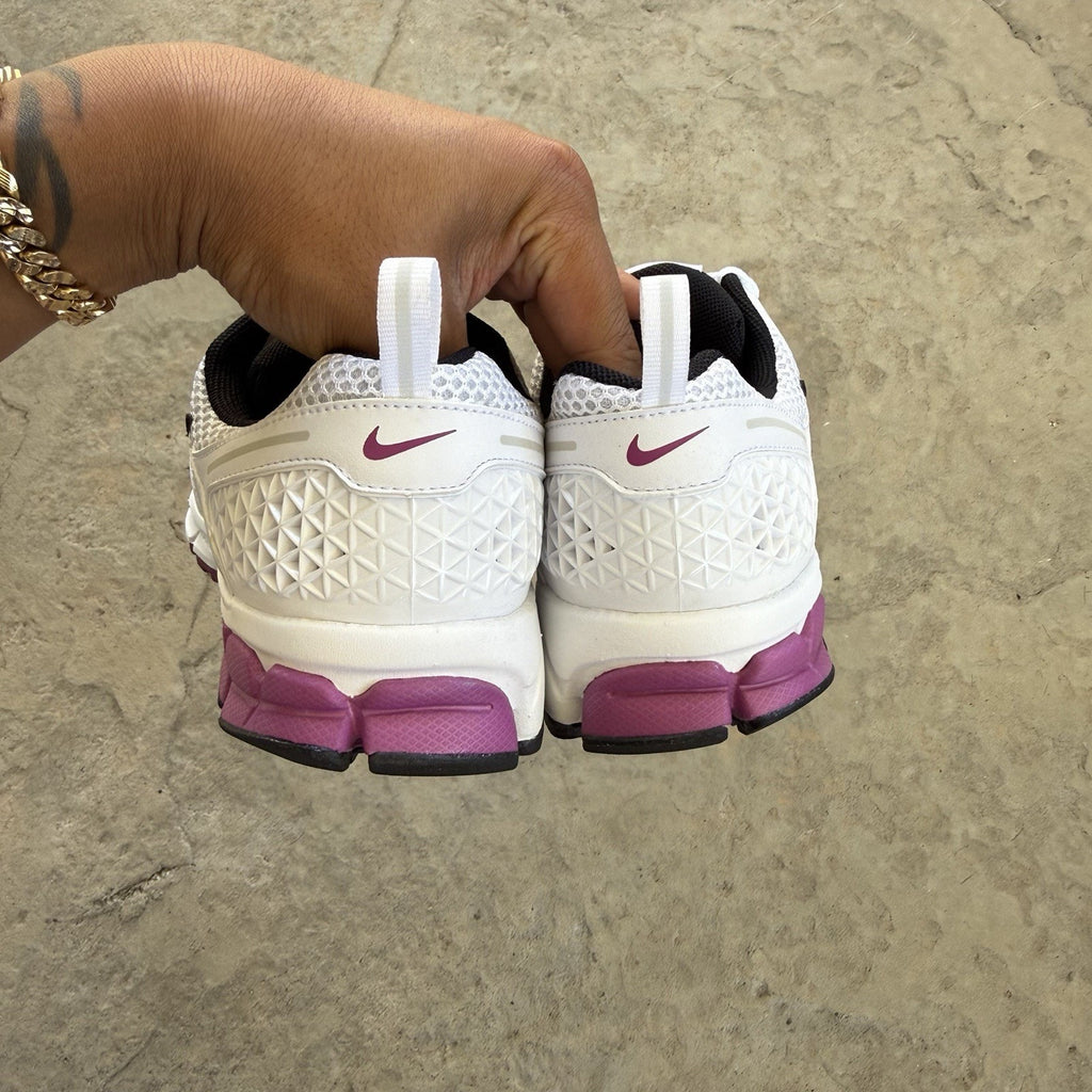 Size 5 - Nike Zoom Vomero Hot Fuchsia