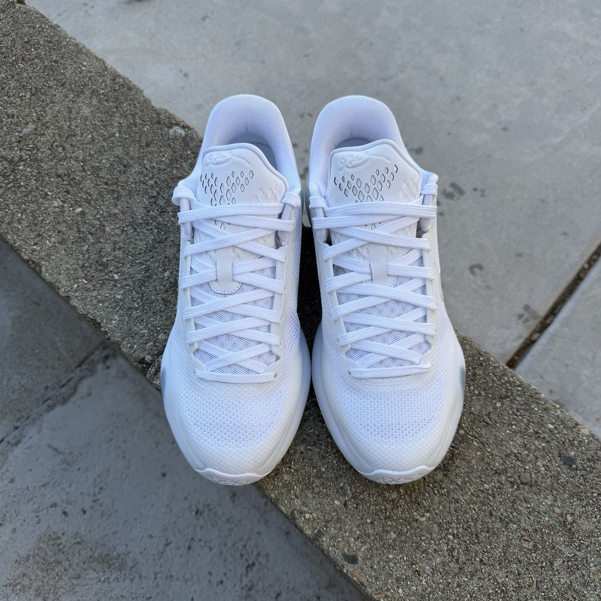 Size 9 - Kobe 10 Protro Halo