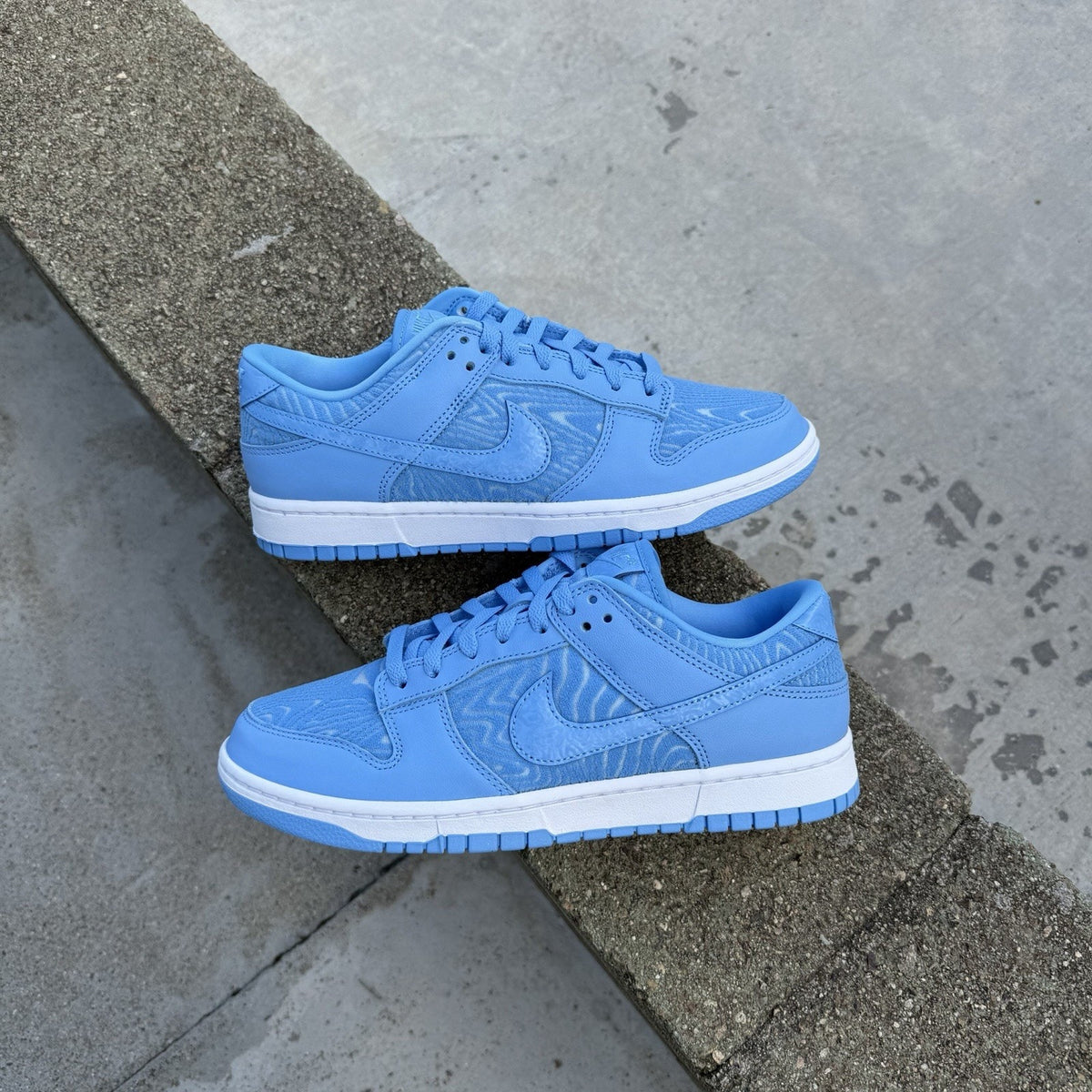Size 9.5 - Nike Dunk Premium Low Topography - University Blue