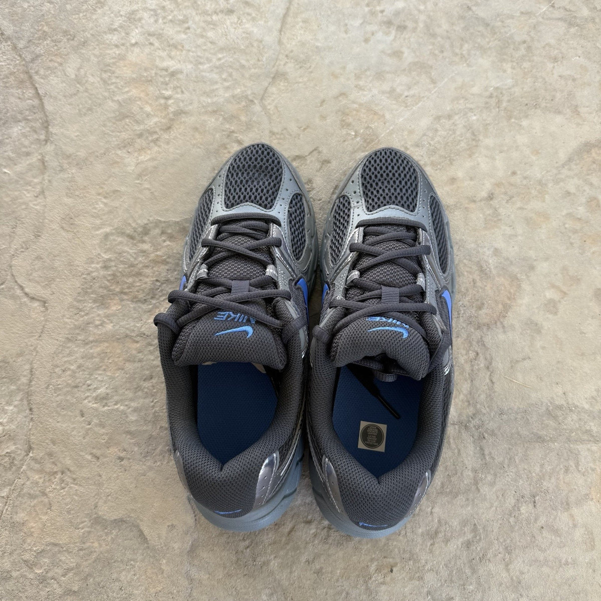 Size 7 - Nike V5 RNR Black Anthracite Smoke Grey GS