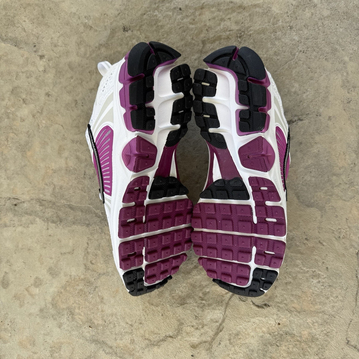 Size 5 - Nike Zoom Vomero Hot Fuchsia