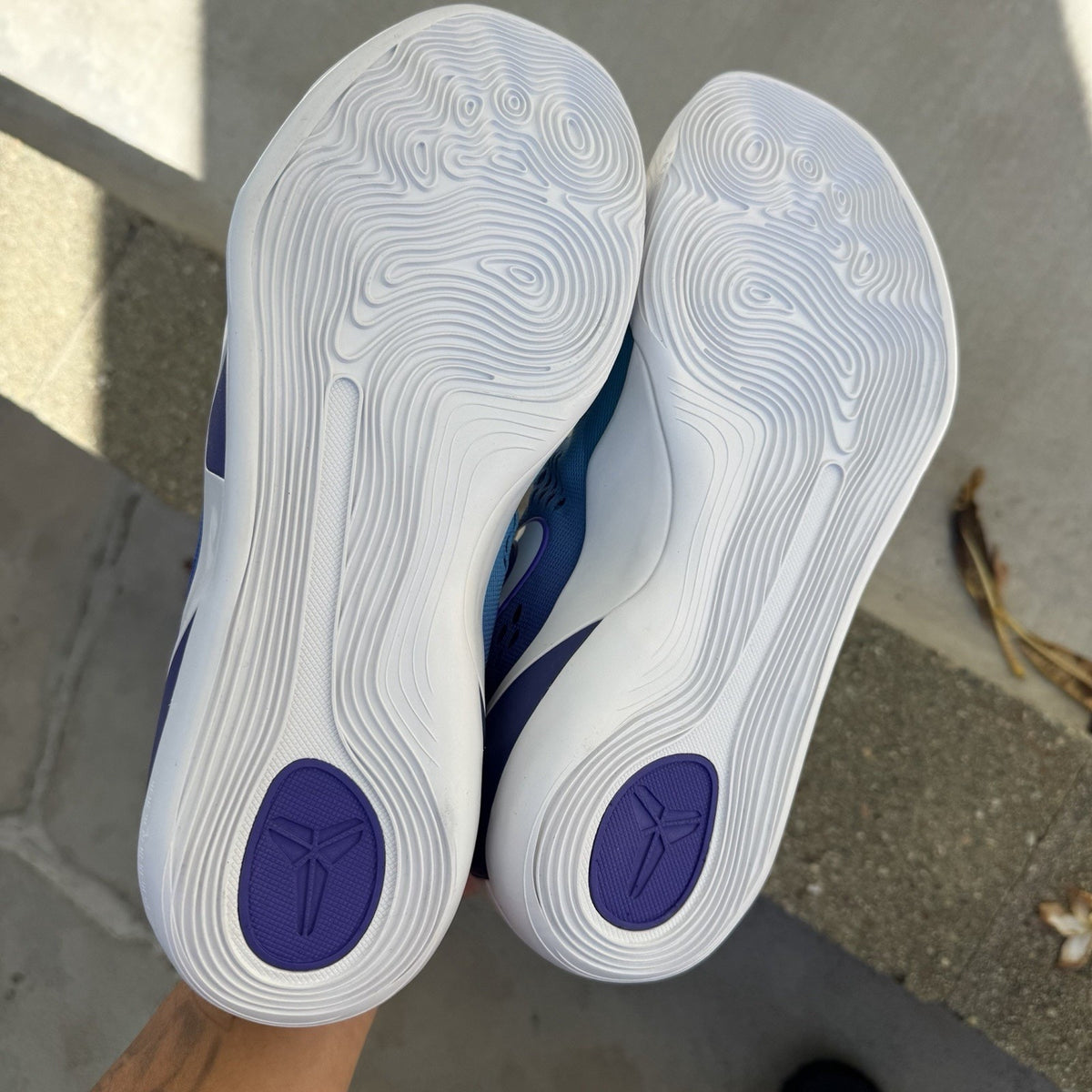 Size 10 - Nike Kobe 9 Elite Low Hornets