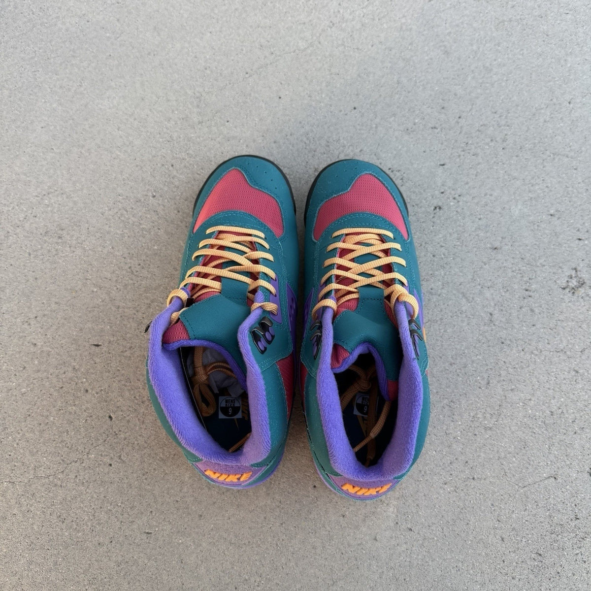 Size 10 - Nike Baltoro Bright Spruce Kumquat