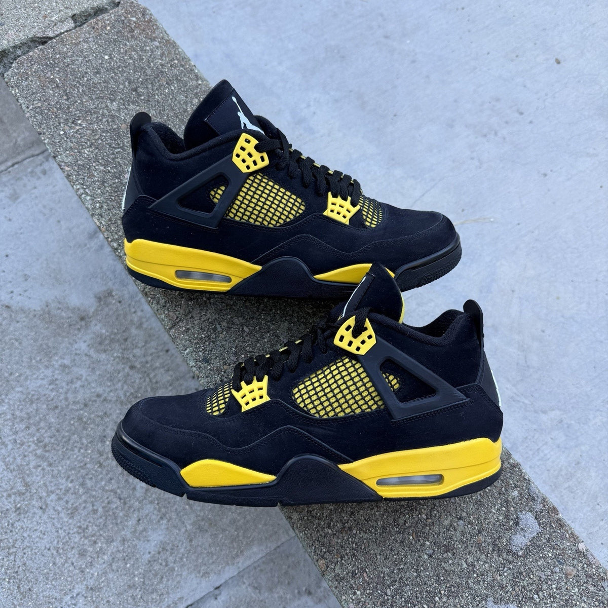 Size 10.5 - Jordan 4 Retro Mid Thunder