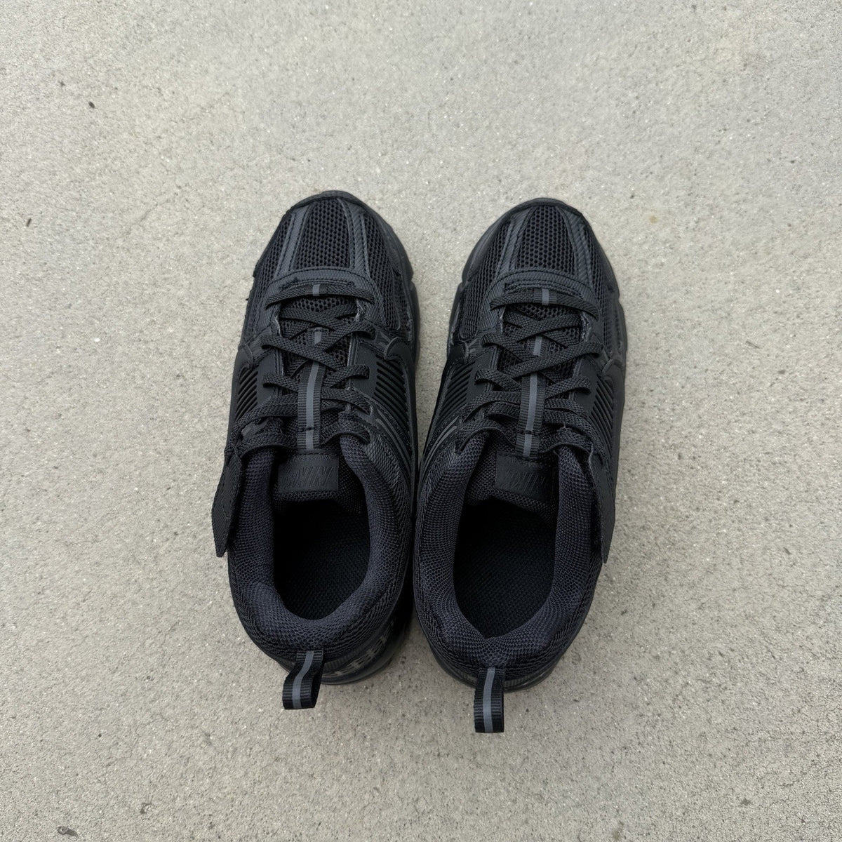 Size 2.5 - Nike Vomero 5 Triple Black PS