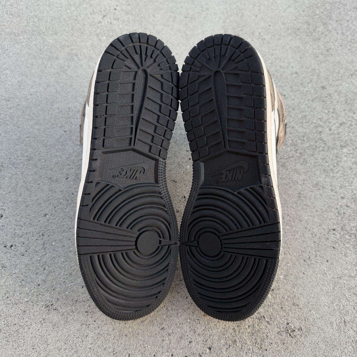 Size 5 - Air Jordan 1 Retro High Dark Mocha GS