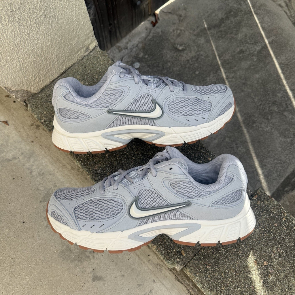 Size 10 - Nike V5 RNR Wolf Grey Gum