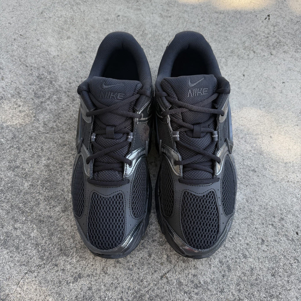 Size 12 - Nike V5 RNR Black Anthracite
