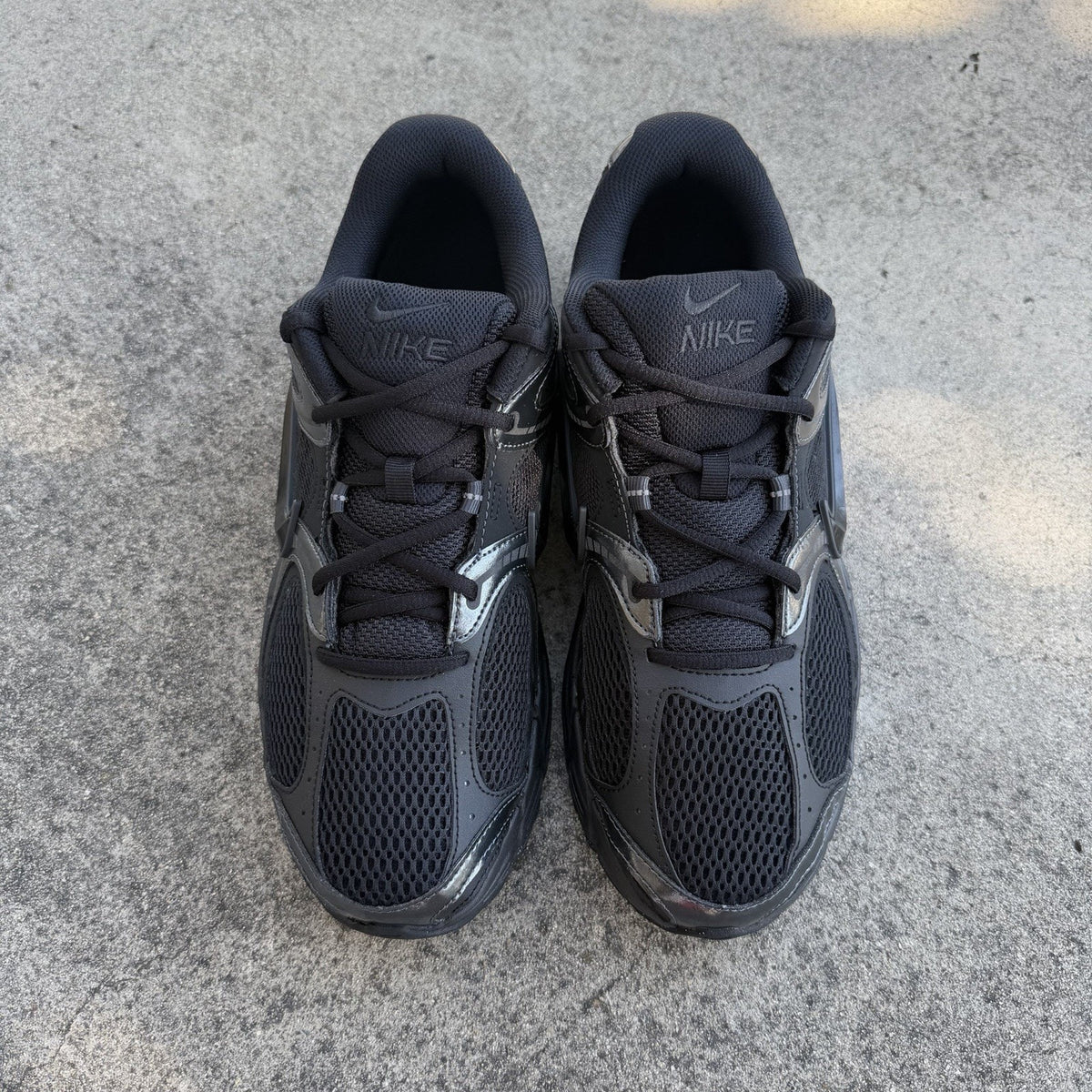 Size 12 - Nike V5 RNR Black Anthracite