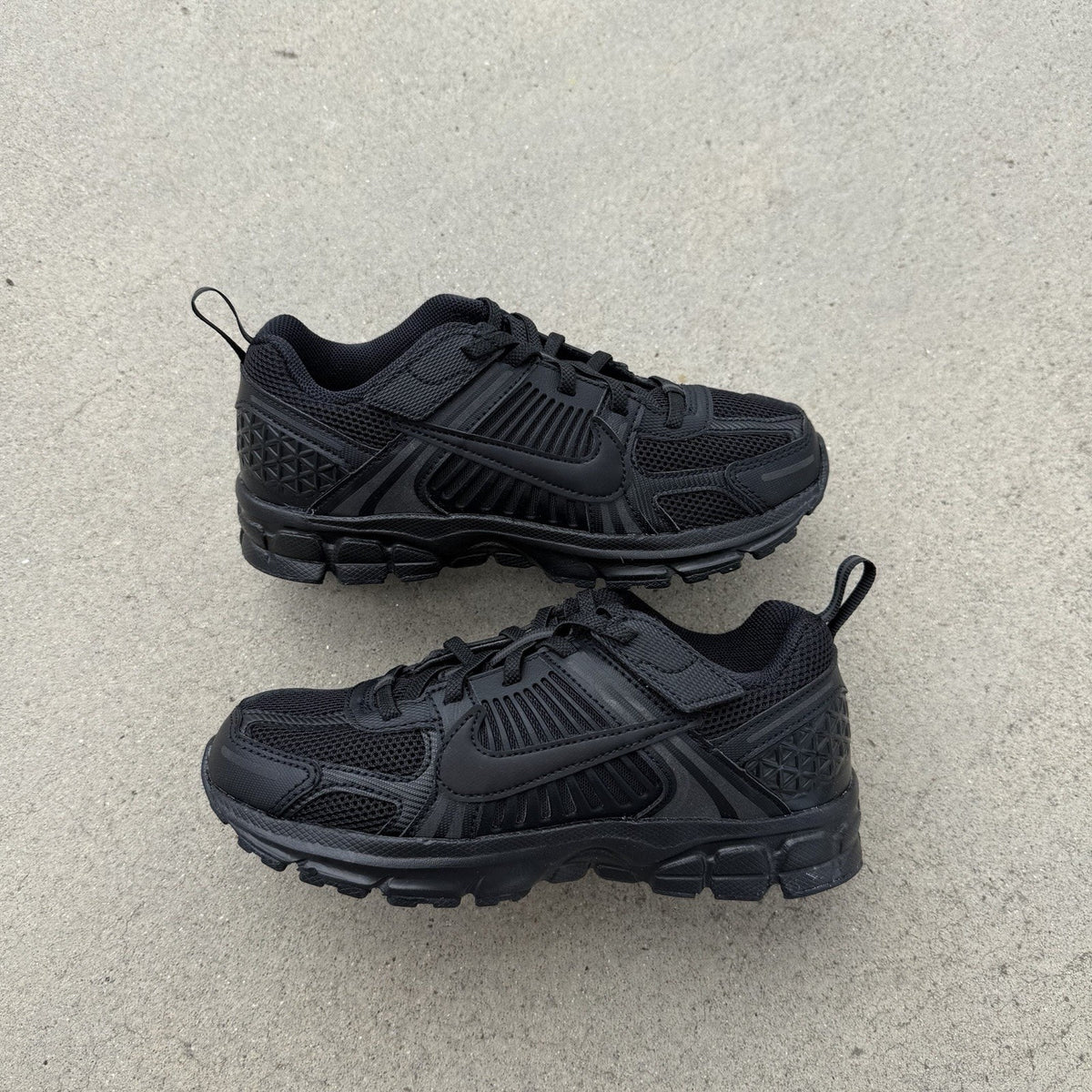 Size 1 - Nike Vomero 5 Triple Black PS
