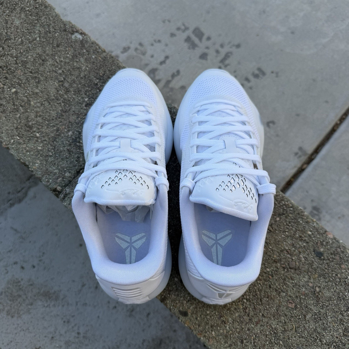 Size 7 - Kobe 10 Protro Halo