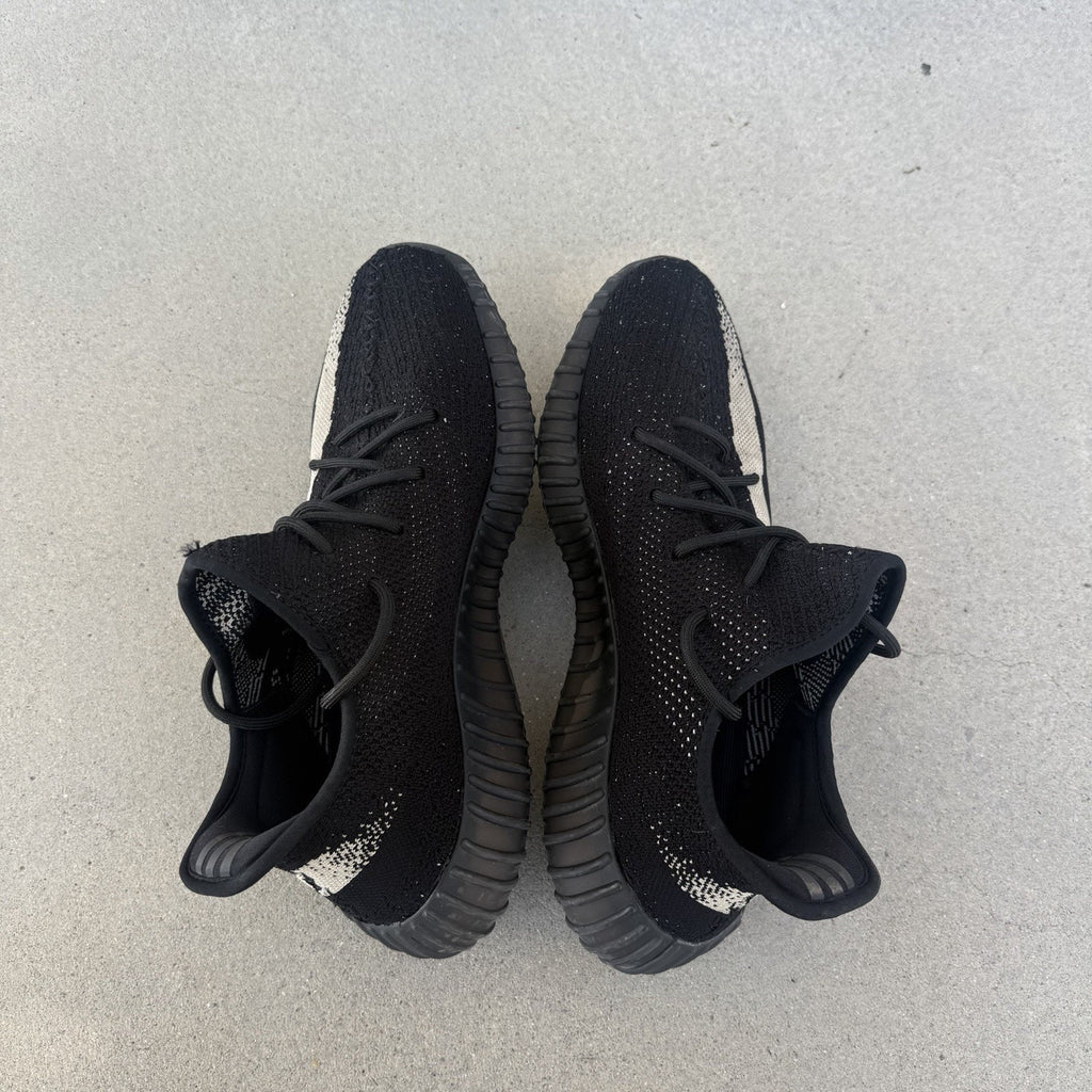 Size 11 - adidas Yeezy Boost 350 V2 Low Oreo