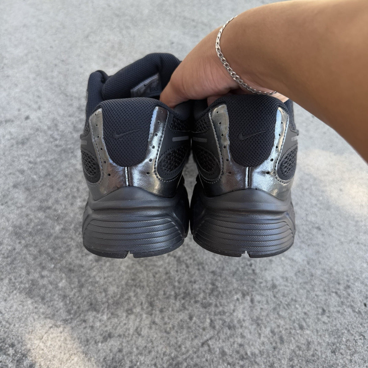 Size 12 - Nike V5 RNR Black Anthracite