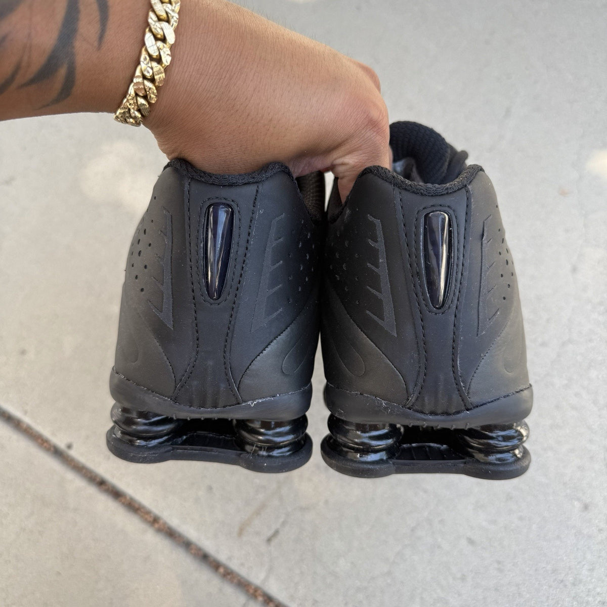 Size 10.5 - Nike Shox R4 2025 Triple Black