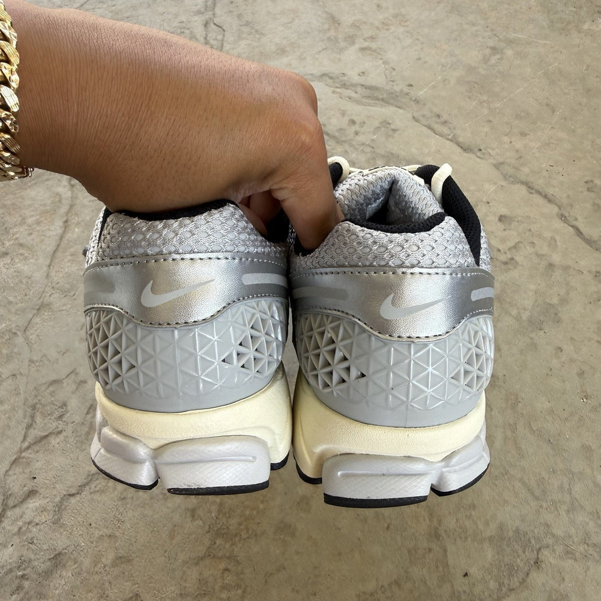 Size 9 - Nike Air Zoom Vomero 5 Grey Fog Chrome