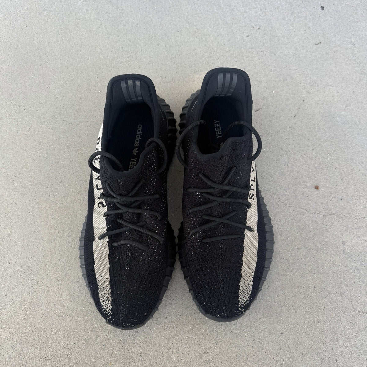Size 11 - adidas Yeezy Boost 350 V2 Low Oreo