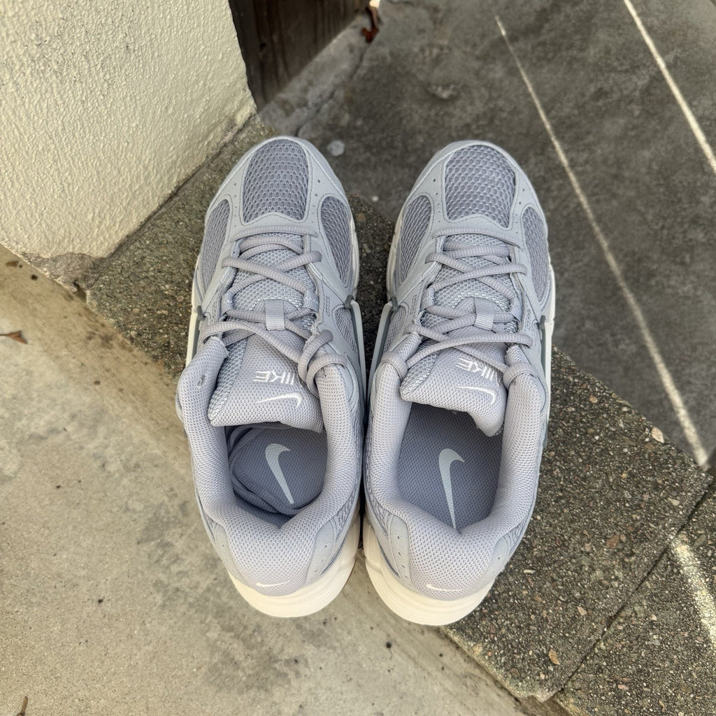Size 10.5 - Nike V5 RNR Wolf Grey Gum
