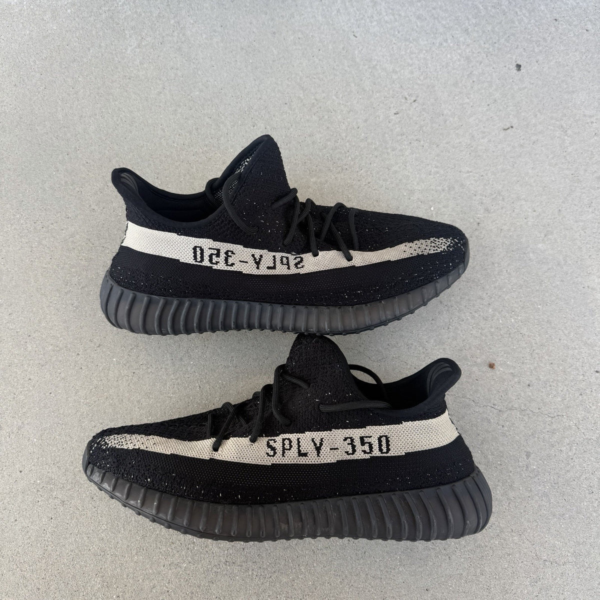 Size 11 - adidas Yeezy Boost 350 V2 Low Oreo