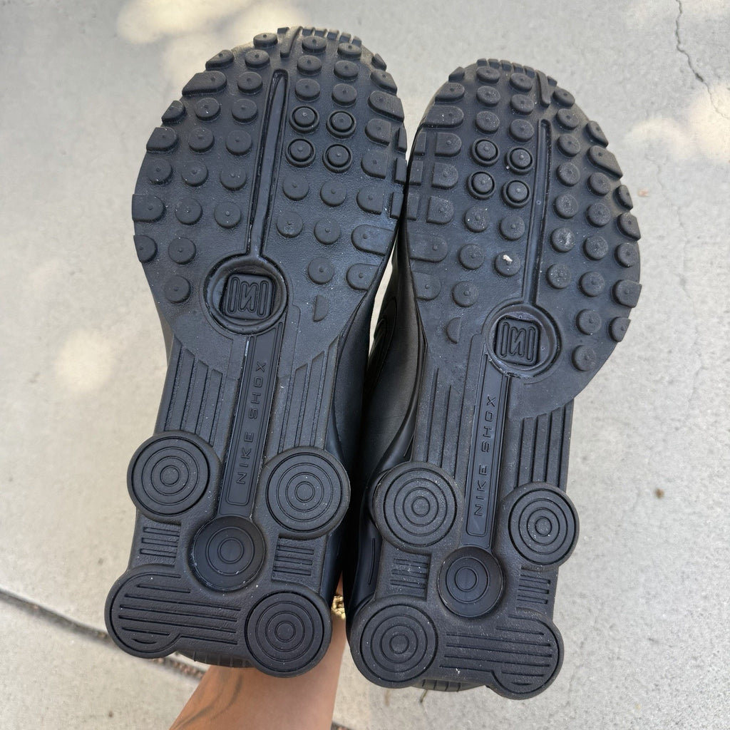 Size 10.5 - Nike Shox R4 2025 Triple Black