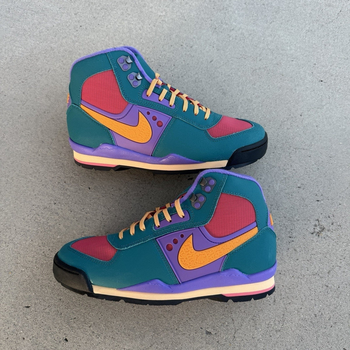 Size 10 - Nike Baltoro Bright Spruce Kumquat