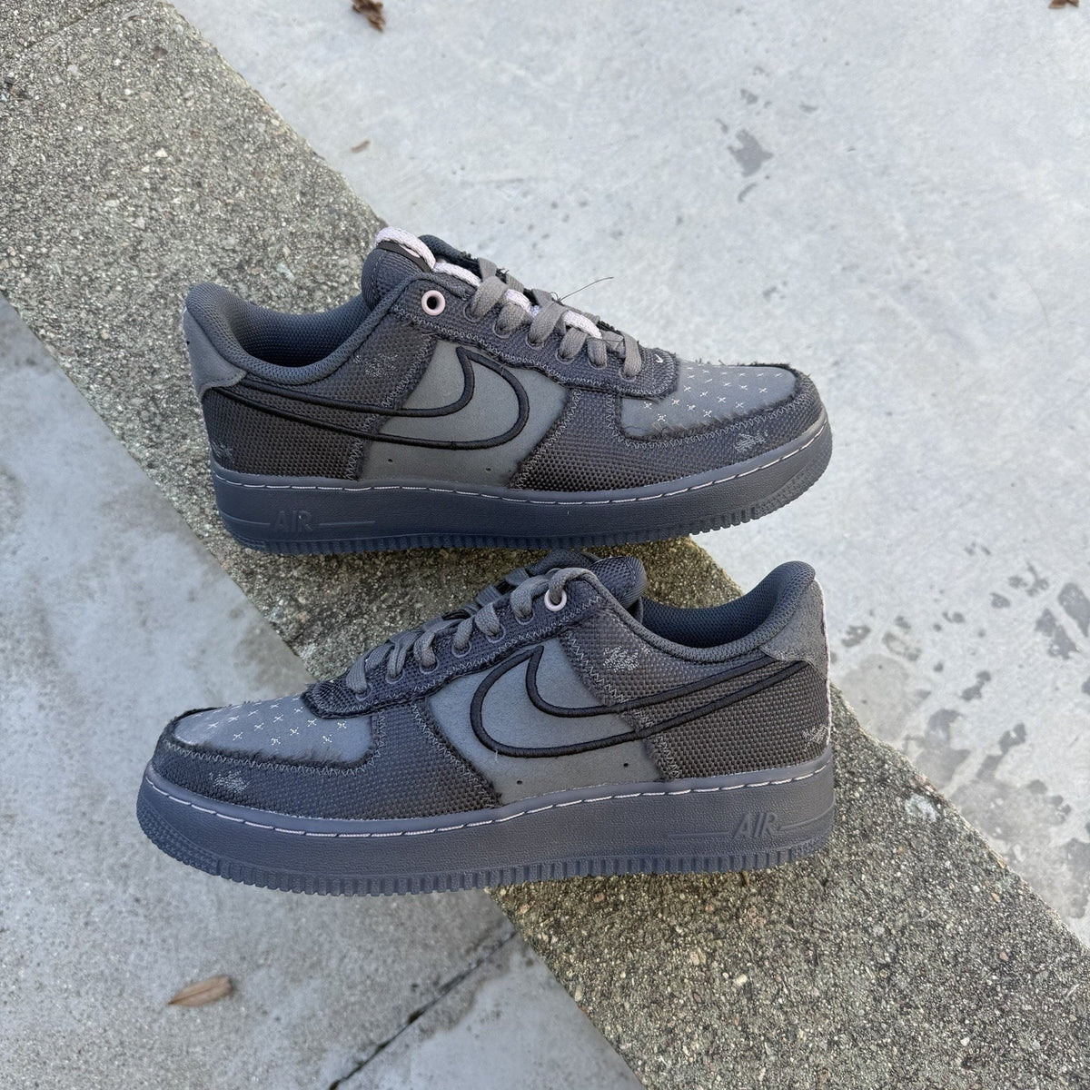 Size 9.5 - Nike Air Force 1 '07 Low Anthracite Iron Grey Violet Ore